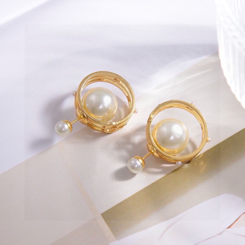 chr1st1an D10r earrings